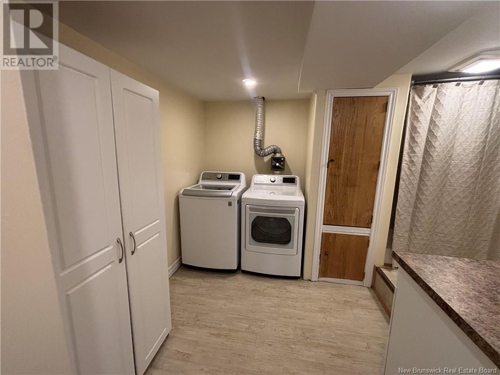 529 Rue Principale, Pointe-Verte, New Brunswick  E8J 3A2 - Photo 38 - NB120238