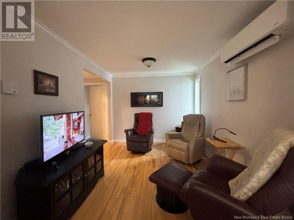 529 Rue Principale, Pointe-Verte, New Brunswick  E8J 3A2 - Photo 43 - NB120238