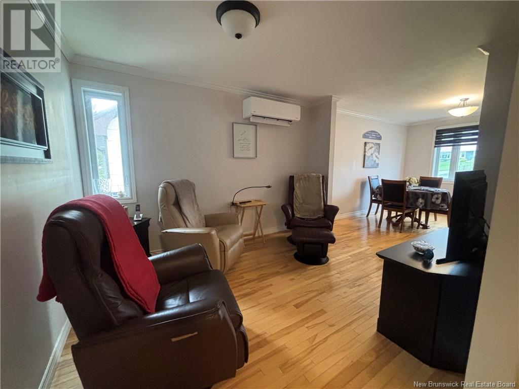 529 Rue Principale, Pointe-Verte, New Brunswick  E8J 3A2 - Photo 44 - NB120238