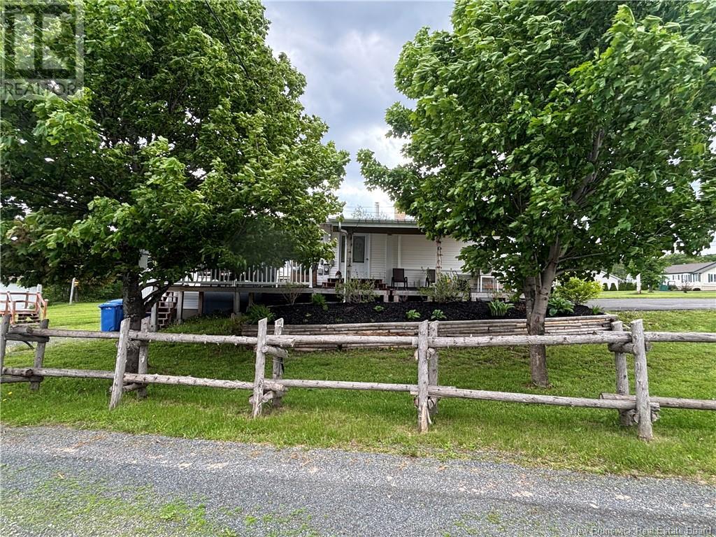529 Rue Principale, Pointe-Verte, New Brunswick  E8J 3A2 - Photo 7 - NB120238