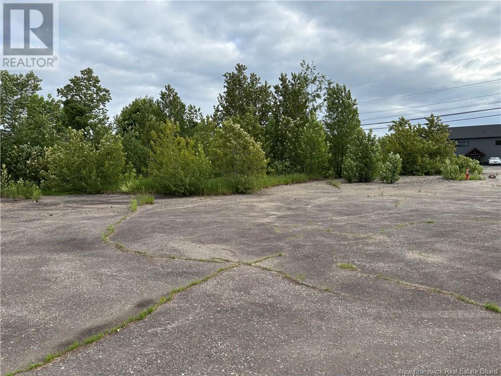 1680 Miramichi Avenue, Bathurst, New Brunswick  E2A 2T1 - Photo 10 - NB120635