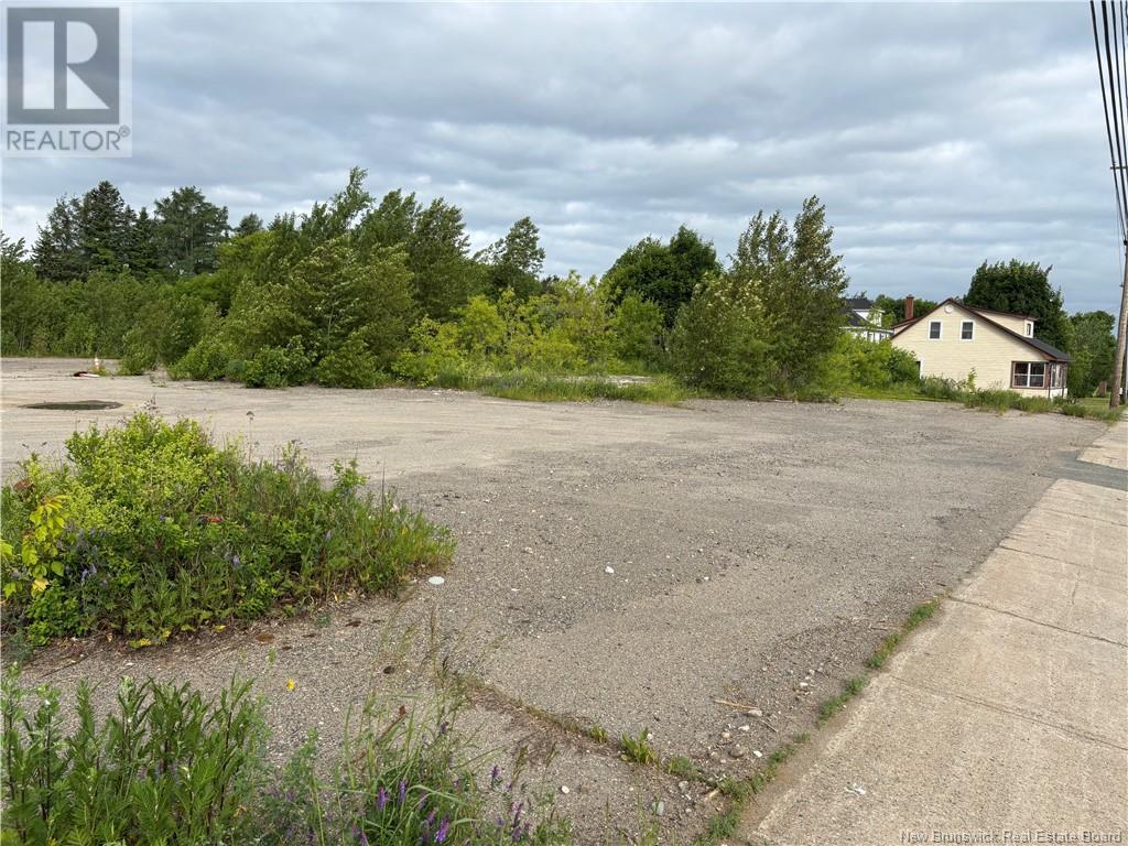 1680 Miramichi Avenue, Bathurst, New Brunswick  E2A 2T1 - Photo 11 - NB120635