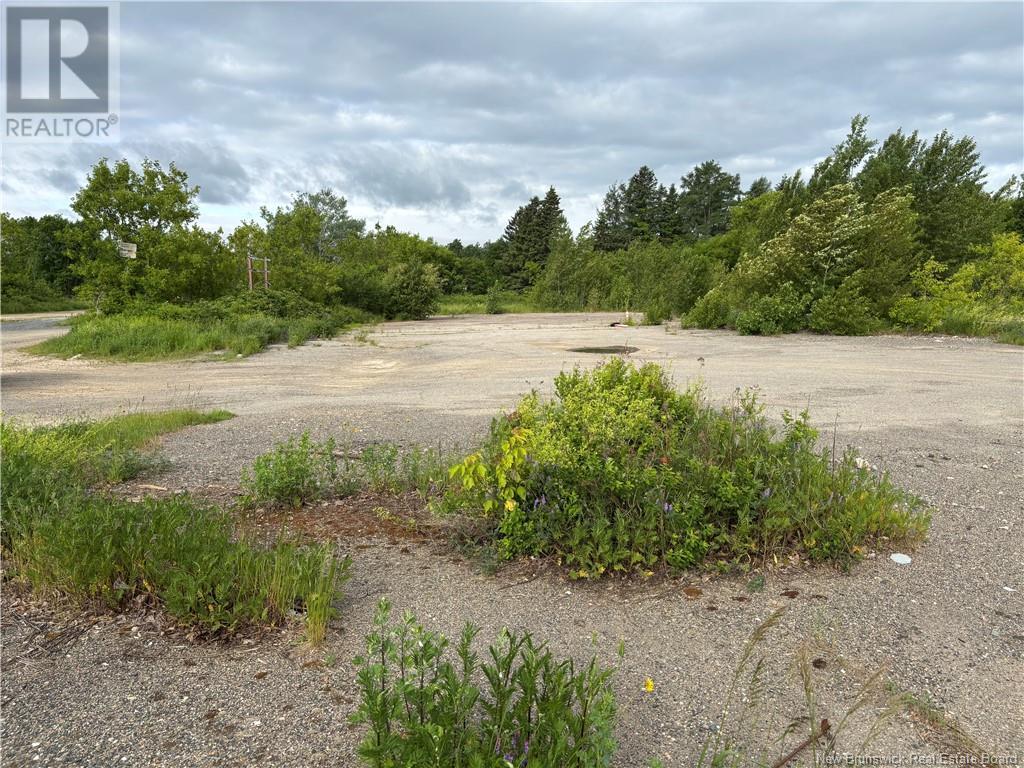 1680 Miramichi Avenue, Bathurst, New Brunswick  E2A 2T1 - Photo 2 - NB120635