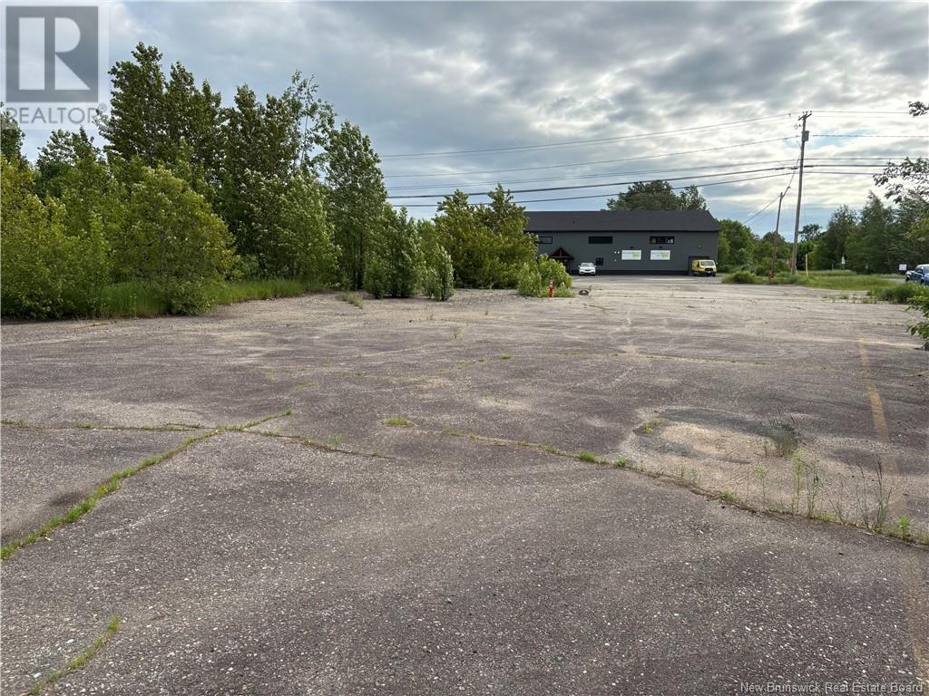 1680 Miramichi Avenue, Bathurst, New Brunswick  E2A 2T1 - Photo 3 - NB120635