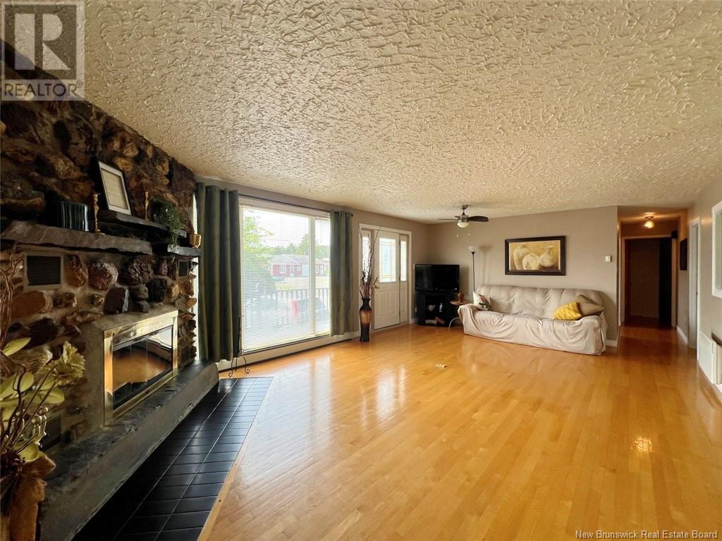 10 Labrie Street, Saint-Quentin, New Brunswick  E8A 1S1 - Photo 5 - NB120554