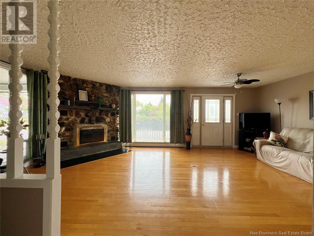 10 Labrie Street, Saint-Quentin, New Brunswick  E8A 1S1 - Photo 6 - NB120554