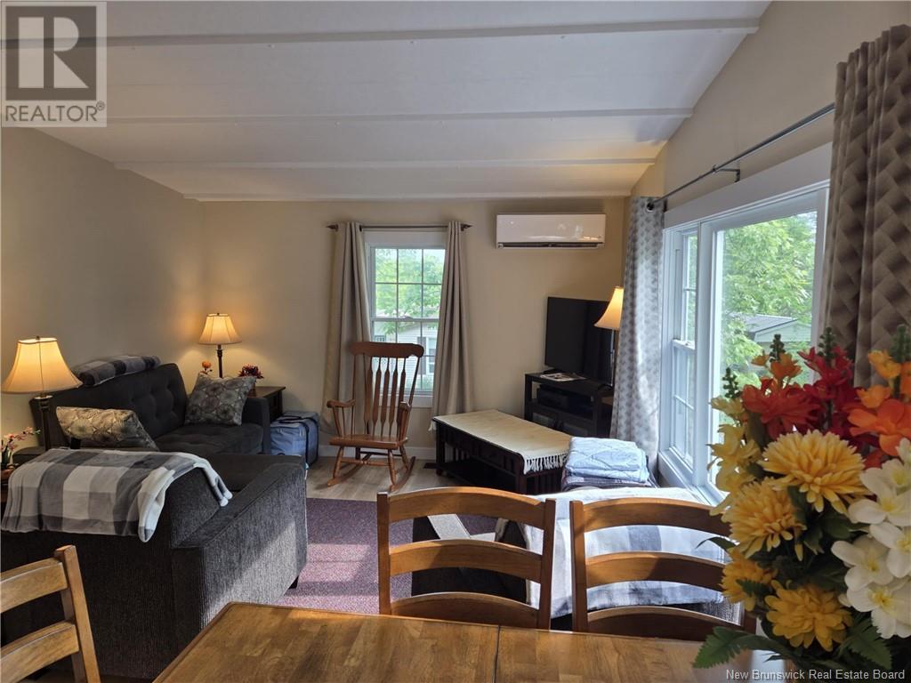 318 Governor Lane, Fredericton, New Brunswick  E3B 7K9 - Photo 2 - NB120693