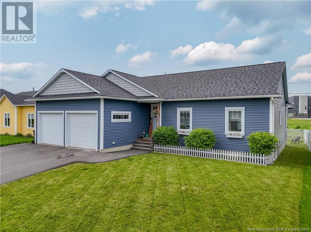 699 Mcevoy Street, Fredericton, New Brunswick  E3A 3B8 - Photo 2 - NB120113