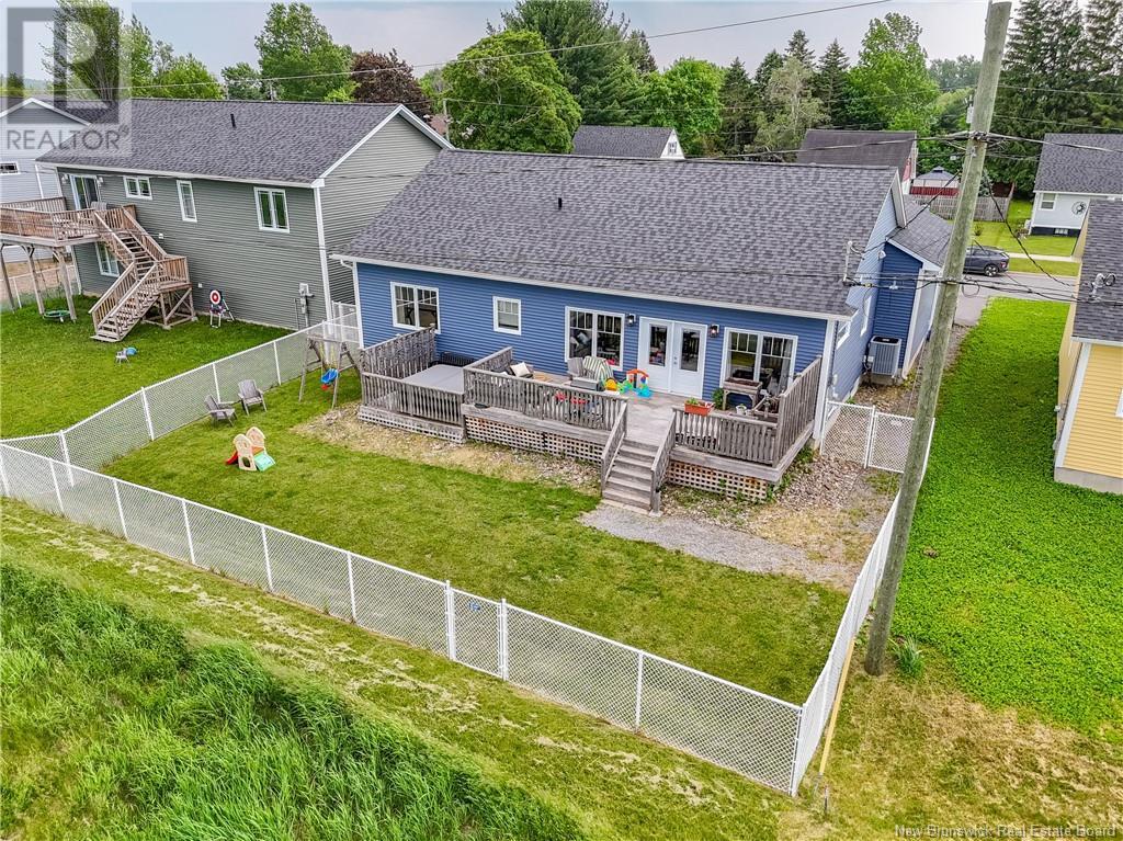 699 Mcevoy Street, Fredericton, New Brunswick  E3A 3B8 - Photo 46 - NB120113