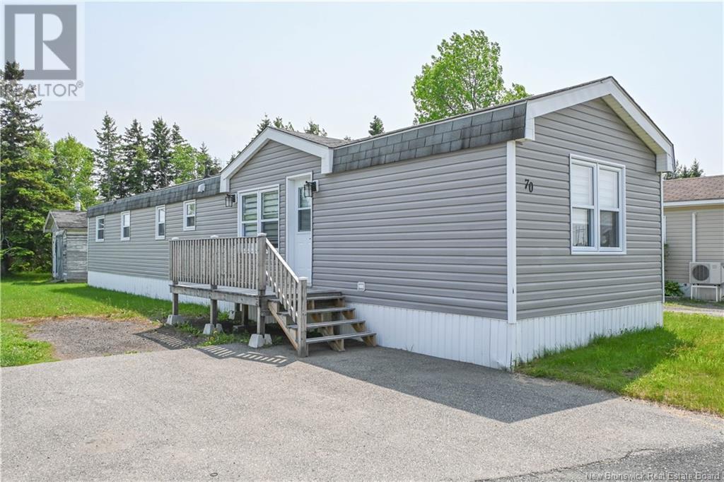 70 Rue Du Parc Street, Caraquet, New Brunswick  E1W 1A7 - Photo 2 - NB120870