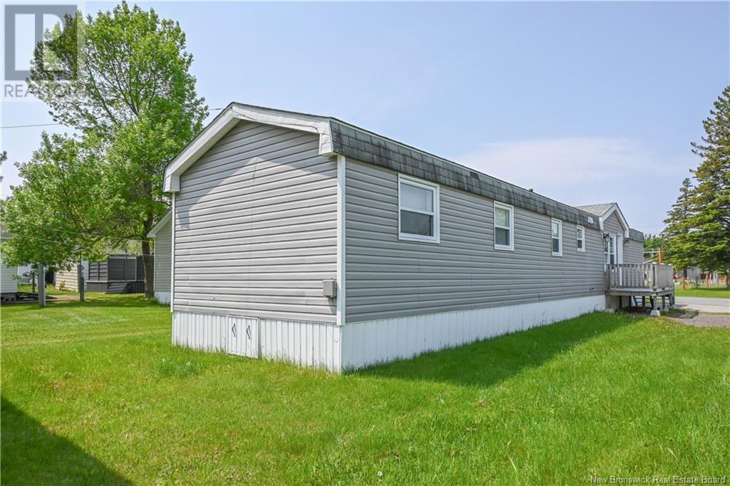 70 Rue Du Parc Street, Caraquet, New Brunswick  E1W 1A7 - Photo 3 - NB120870