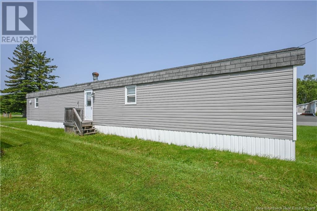 70 Rue Du Parc Street, Caraquet, New Brunswick  E1W 1A7 - Photo 5 - NB120870