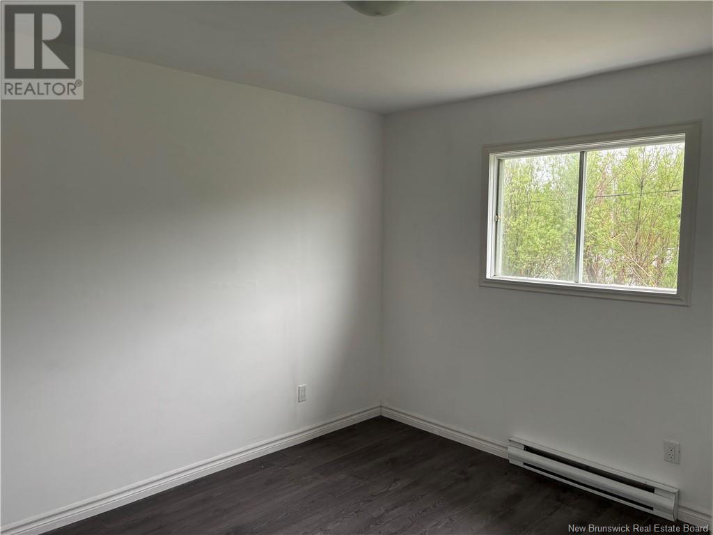 17 Poirier, Bathurst, New Brunswick  E8L 1V5 - Photo 10 - NB120219