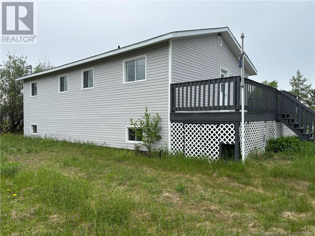 17 Poirier, Bathurst, New Brunswick  E8L 1V5 - Photo 3 - NB120219