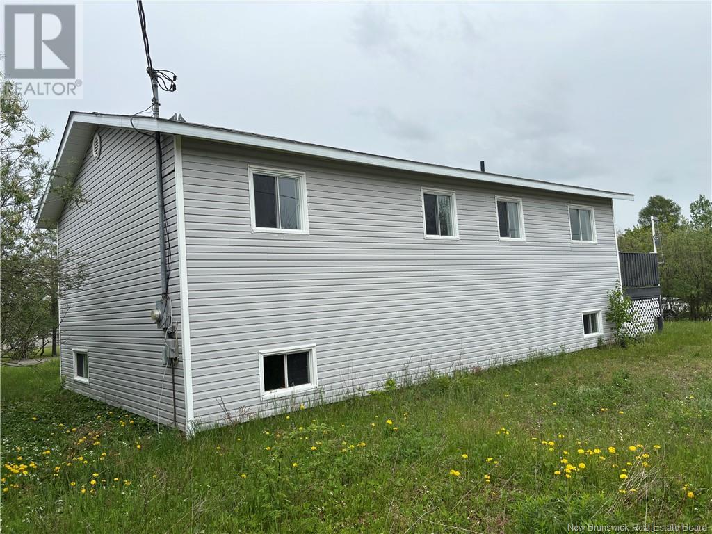 17 Poirier, Bathurst, New Brunswick  E8L 1V5 - Photo 4 - NB120219