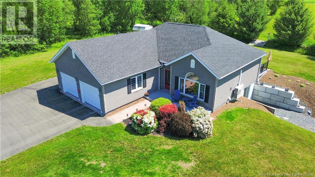 10 Hannover Street, Grafton, New Brunswick  E7N 2A7 - Photo 2 - NB120854