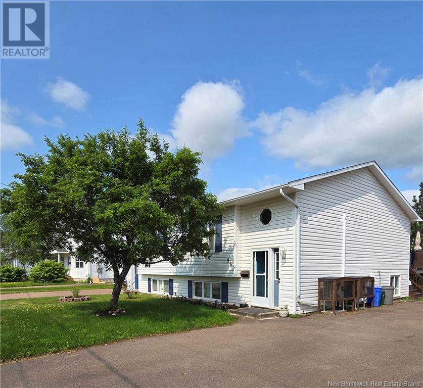 96 Pallisade Street, Moncton, New Brunswick  E1A 5K2 - Photo 2 - NB120826