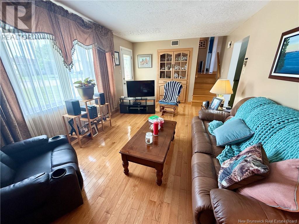 860 Duncan Court, Bathurst, New Brunswick  E2A 2V4 - Photo 3 - NB120905