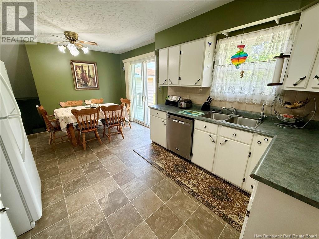 860 Duncan Court, Bathurst, New Brunswick  E2A 2V4 - Photo 8 - NB120905
