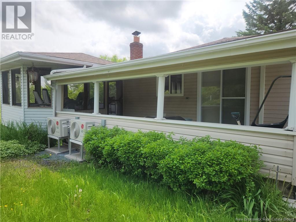 758 St-Francois Street, Edmundston, New Brunswick  E3V 1H3 - Photo 4 - NB120794