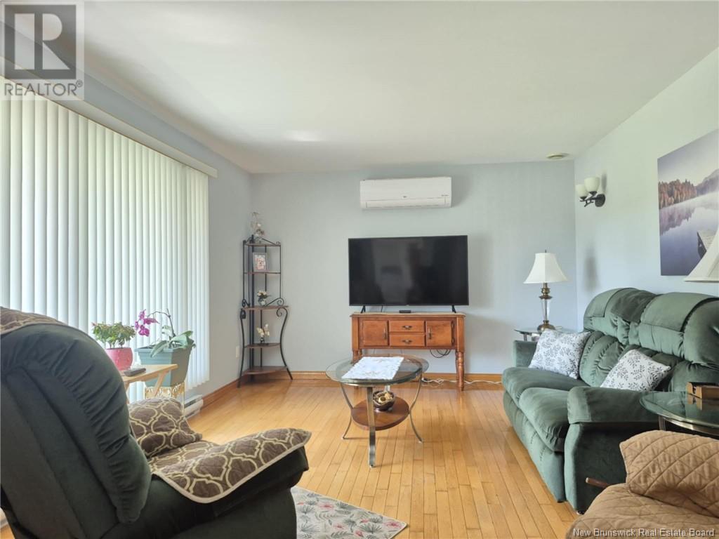 743 Rue Principale, Petit-Rocher, New Brunswick  E8J 1C8 - Photo 8 - NB118251