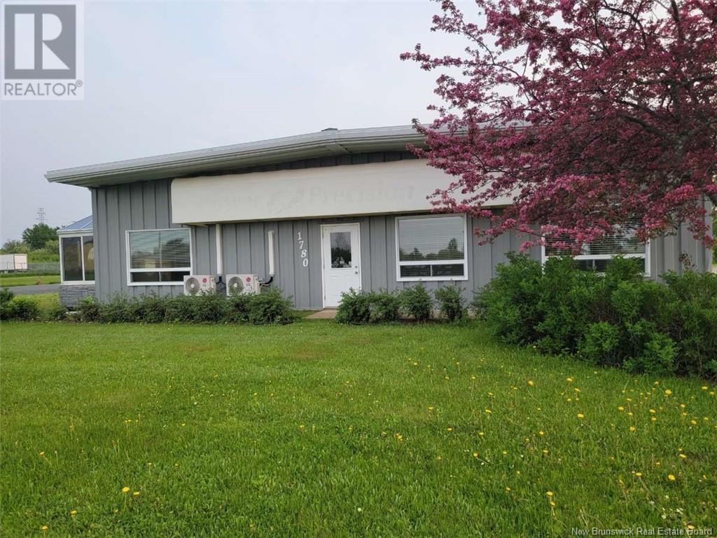 1780 Connolly Avenue, Bathurst, New Brunswick  E2A 4W7 - Photo 2 - NB121052
