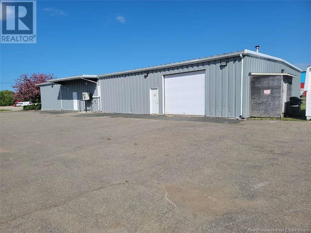 1780 Connolly Avenue, Bathurst, New Brunswick  E2A 4W7 - Photo 3 - NB121052
