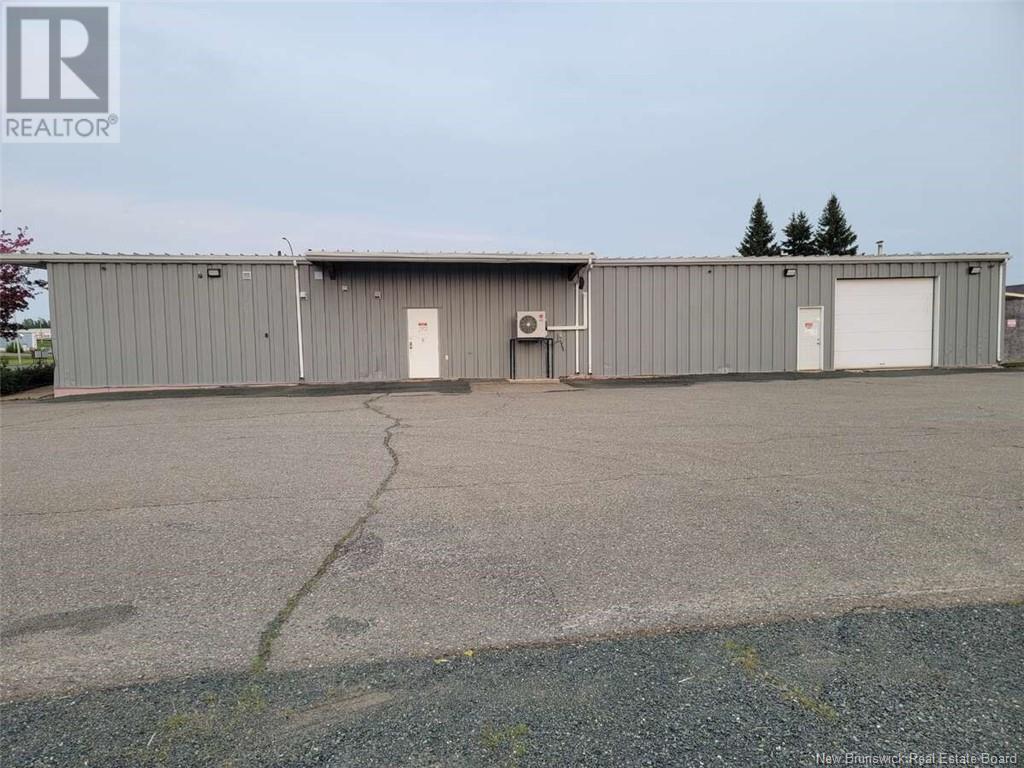 1780 Connolly Avenue, Bathurst, New Brunswick  E2A 4W7 - Photo 4 - NB121052