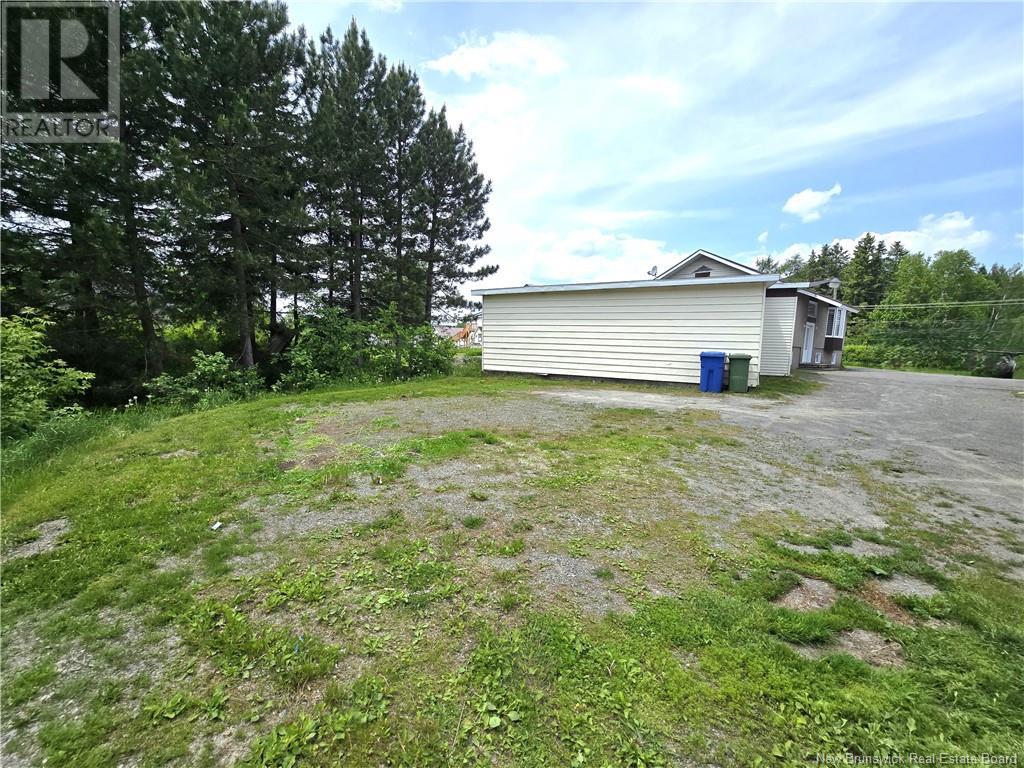 2074 Commerciale Street, Saint-François-De-Madawaska, New Brunswick  E7A 1B2 - Photo 32 - NB121045