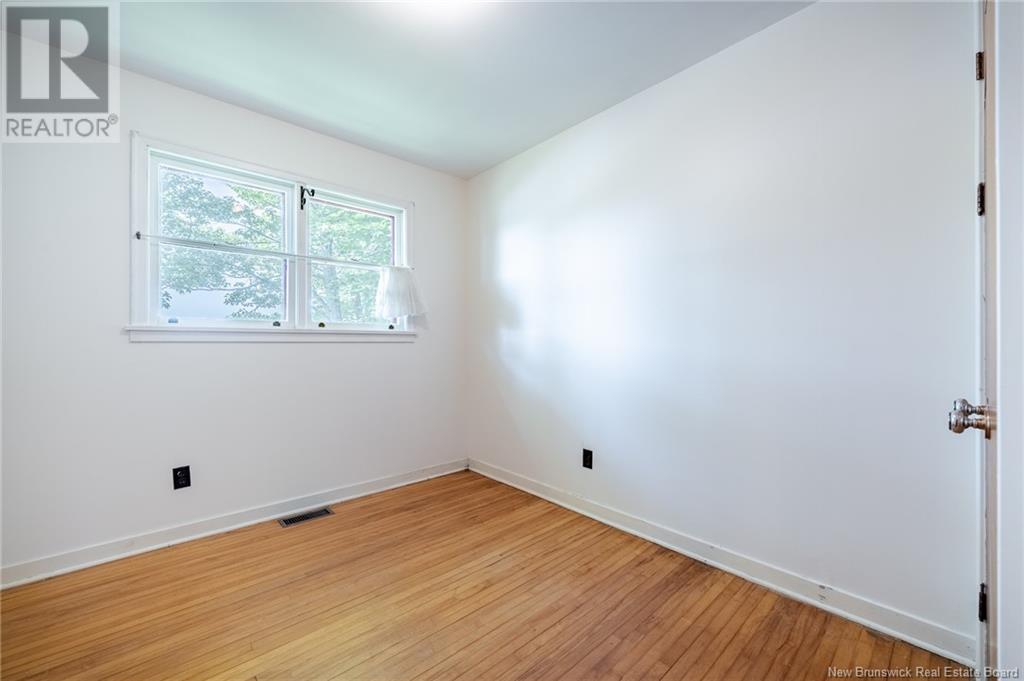 104 Macfarlane Street, Fredericton, New Brunswick  E3A 1V4 - Photo 12 - NB121029
