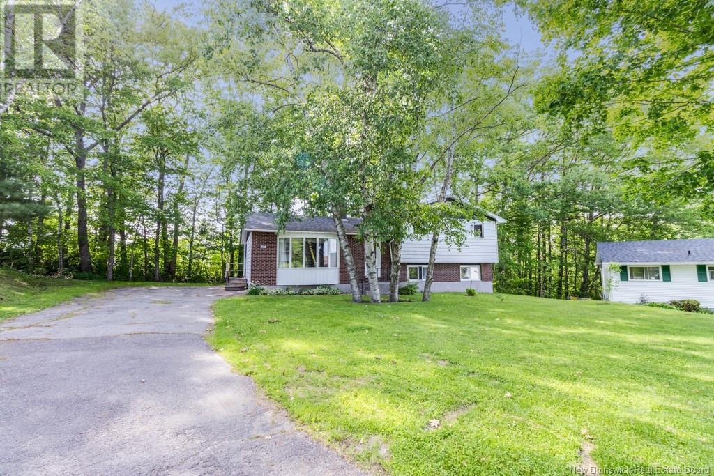 72 Lily Street, Fredericton, New Brunswick  E3C 1L6 - Photo 2 - NB120437