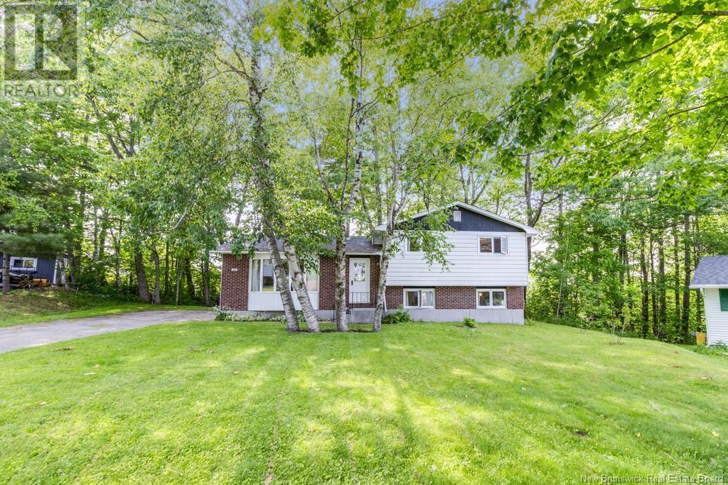 72 Lily Street, Fredericton, New Brunswick  E3C 1L6 - Photo 3 - NB120437