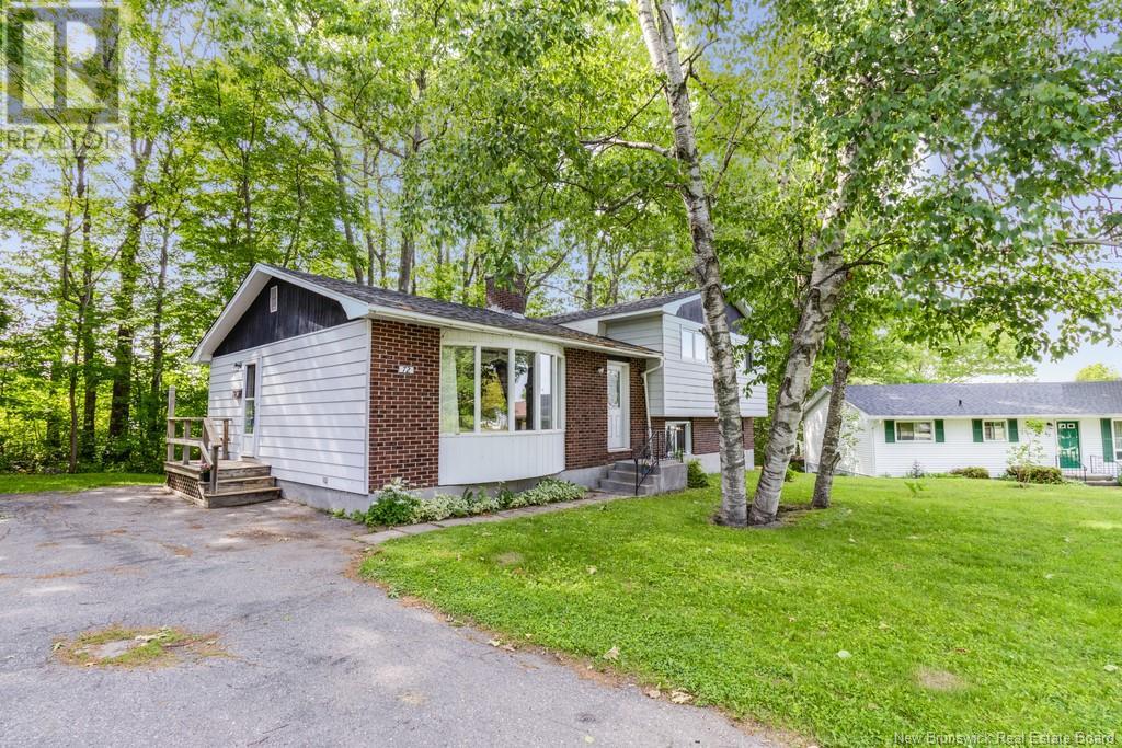 72 Lily Street, Fredericton, New Brunswick  E3C 1L6 - Photo 4 - NB120437