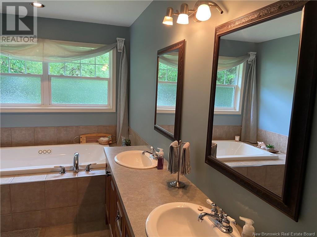 982 Kennebecasis Drive, Saint John, New Brunswick  E2K 5A9 - Photo 15 - NB120986