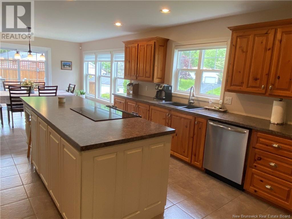 982 Kennebecasis Drive, Saint John, New Brunswick  E2K 5A9 - Photo 3 - NB120986