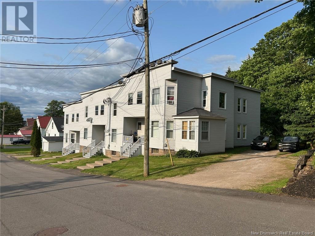 52-58 Pleasant Avenue, Sussex, New Brunswick  E4E 1X7 - Photo 2 - NB120902