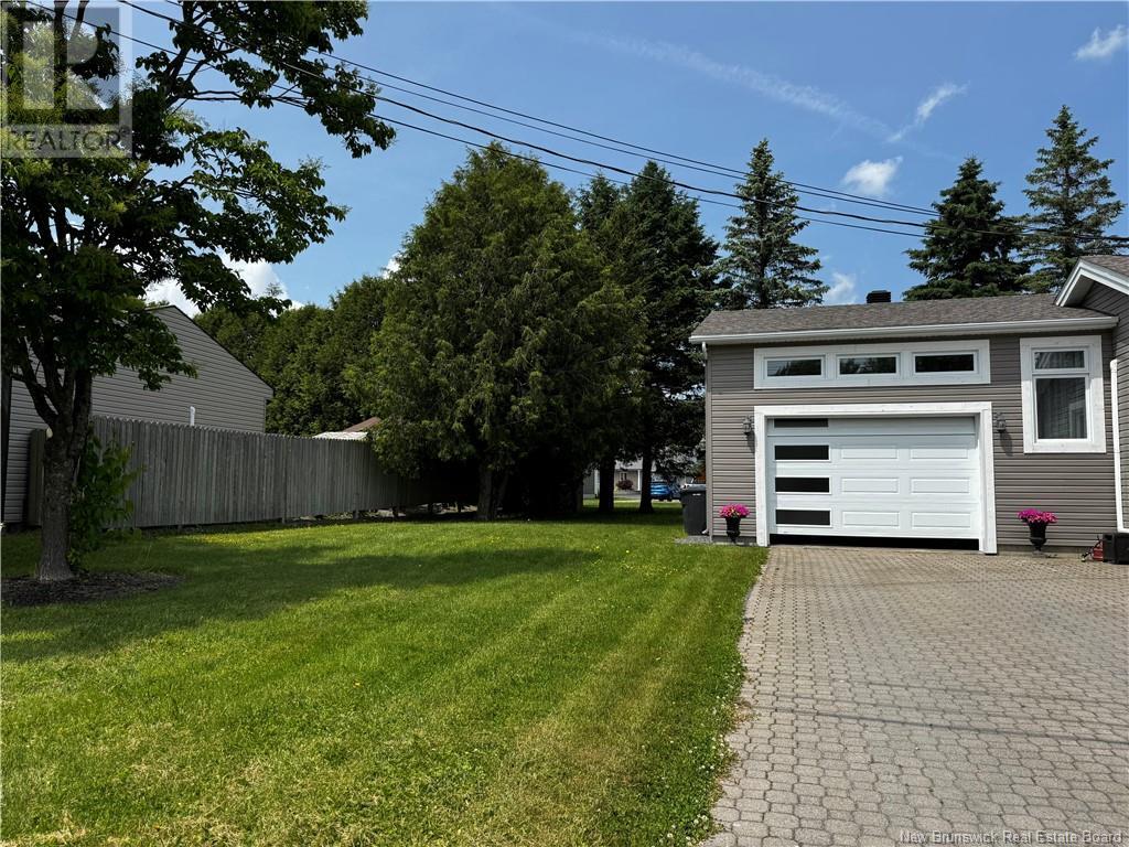 33 BossÉ Avenue, Edmundston, New Brunswick  E3V 3Z8 - Photo 3 - NB121102