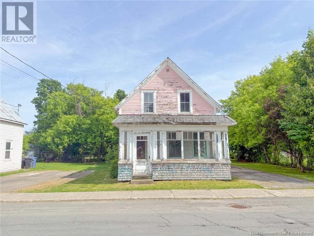 157 Broadway Street, Woodstock, New Brunswick  E7M 1B6 - Photo 3 - NB120753