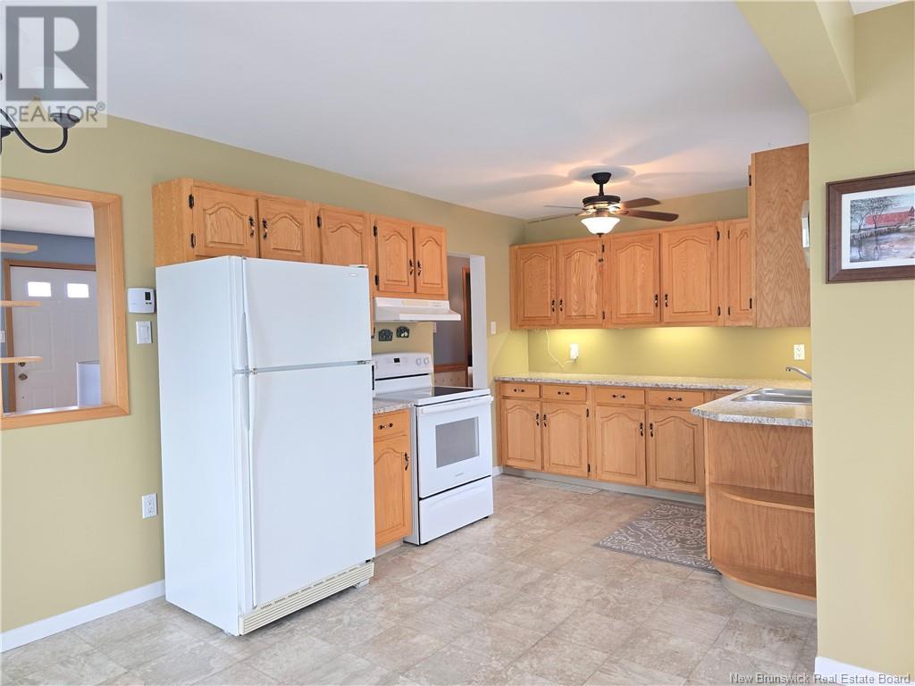 225 Roche, Bathurst, New Brunswick  E2A 3E7 - Photo 12 - NB121025