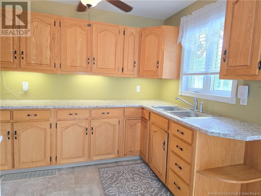 225 Roche, Bathurst, New Brunswick  E2A 3E7 - Photo 15 - NB121025