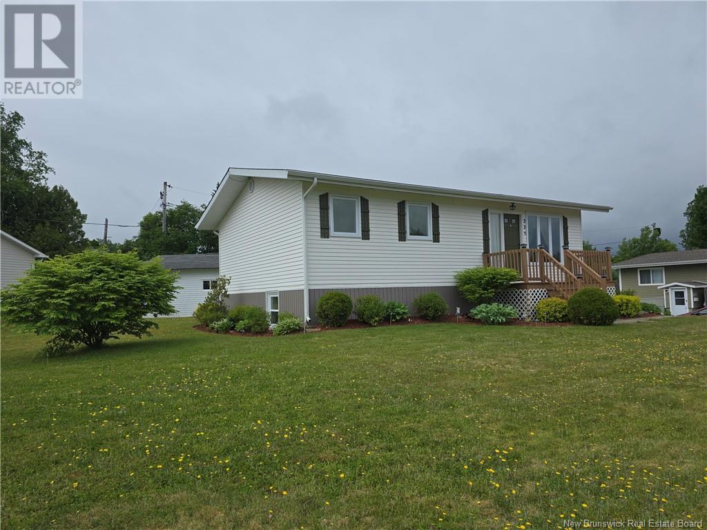 225 Roche, Bathurst, New Brunswick  E2A 3E7 - Photo 4 - NB121025