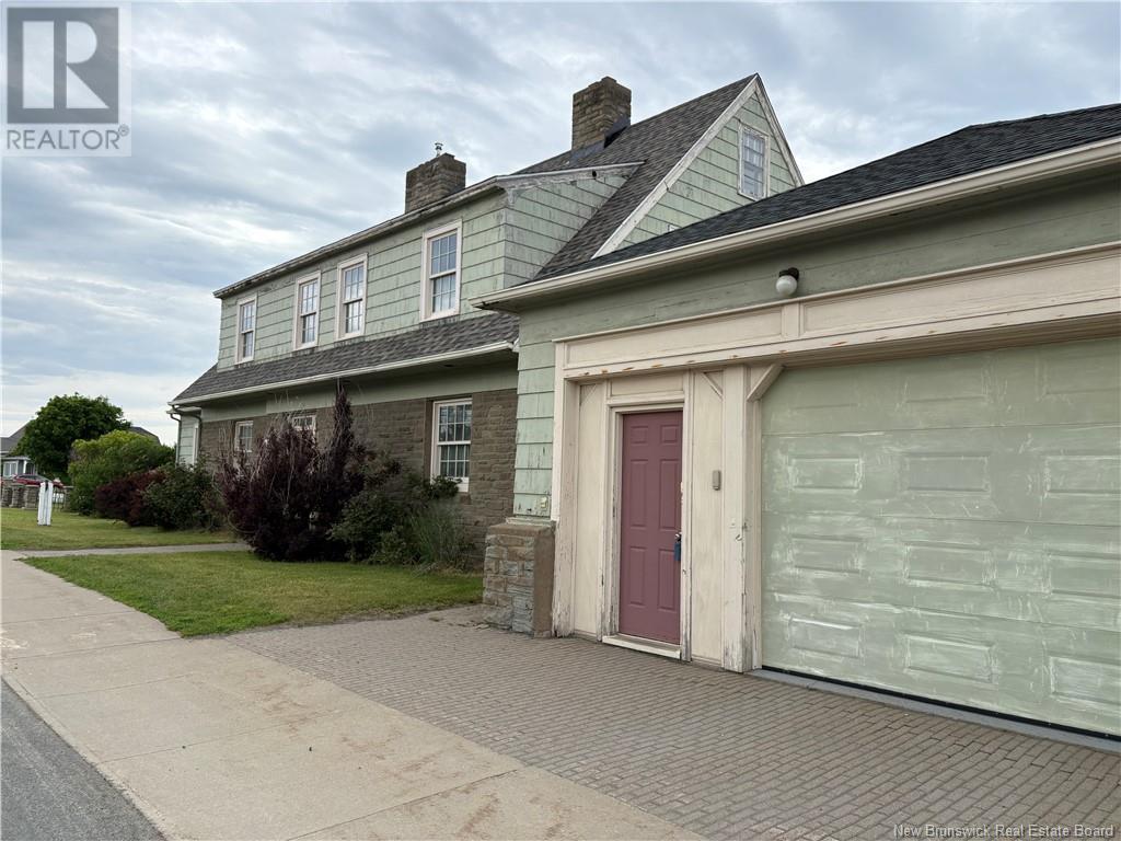 37 St Pierre Boulevard, Caraquet, New Brunswick  E1W 1B6 - Photo 2 - NB121161
