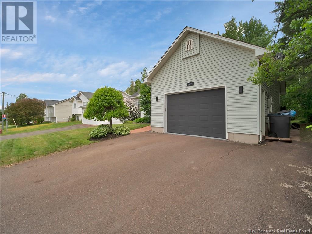 99 Thomas, Dieppe, New Brunswick  E1A 5W2 - Photo 3 - NB120989