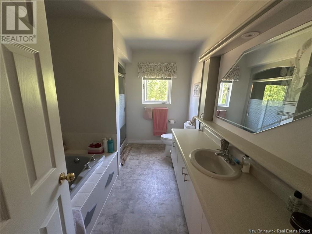 1280 Smith Street, Bathurst, New Brunswick  E2A 3V5 - Photo 12 - NB121326