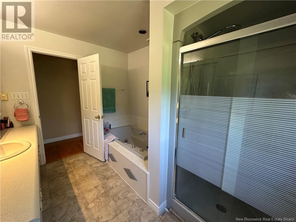 1280 Smith Street, Bathurst, New Brunswick  E2A 3V5 - Photo 14 - NB121326