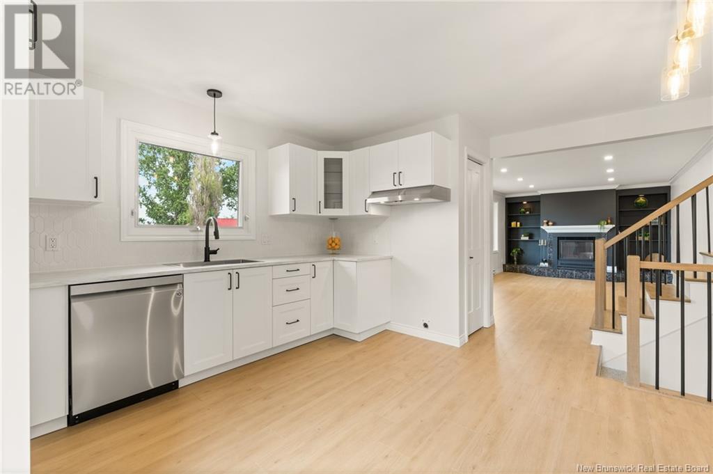 32 Teesdale Street, Moncton, New Brunswick  E1A 5K5 - Photo 3 - NB121439