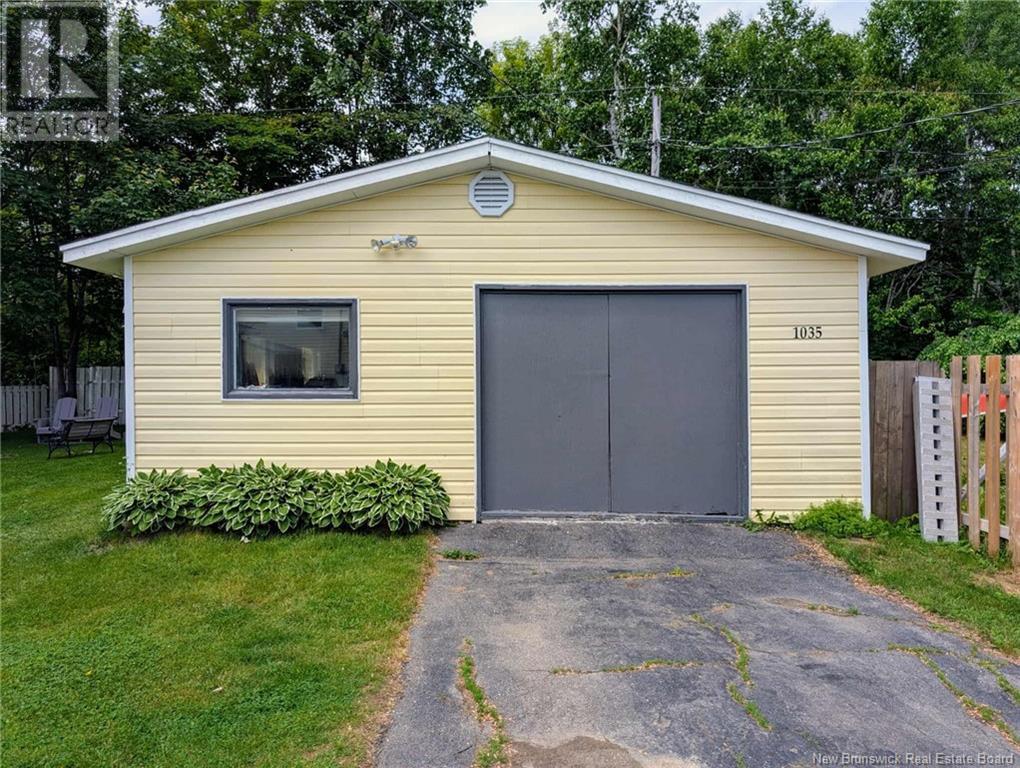 1035 Victoria, Bathurst, New Brunswick  E2A 3K1 - Photo 4 - NB121449