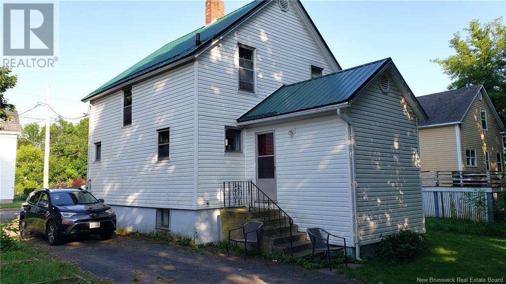 56 Essex Street, Sussex, New Brunswick  E4E 1K1 - Photo 3 - NB121536