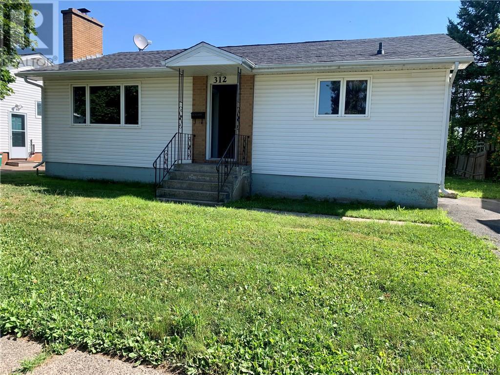 312 Argyle Street, Moncton, New Brunswick  E1C 3V6 - Photo 2 - NB120338