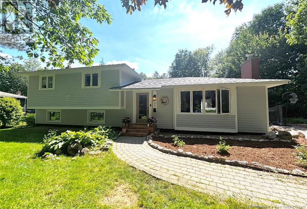 98 Nicholson Crescent, New Maryland, New Brunswick